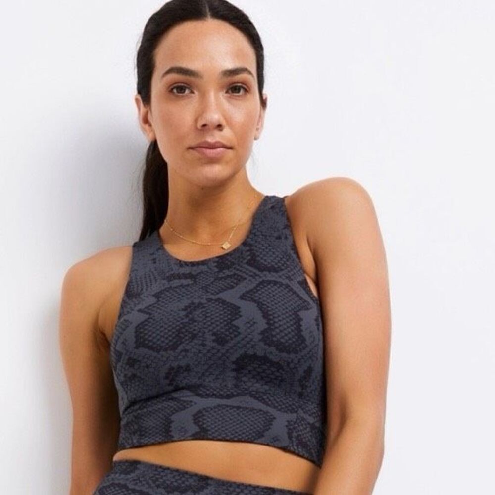 ✨ALL FENIX NAVY BLUE SNAKE LONG LINE CUT OUT BACK SZ LARGE SPORTS BRA✨